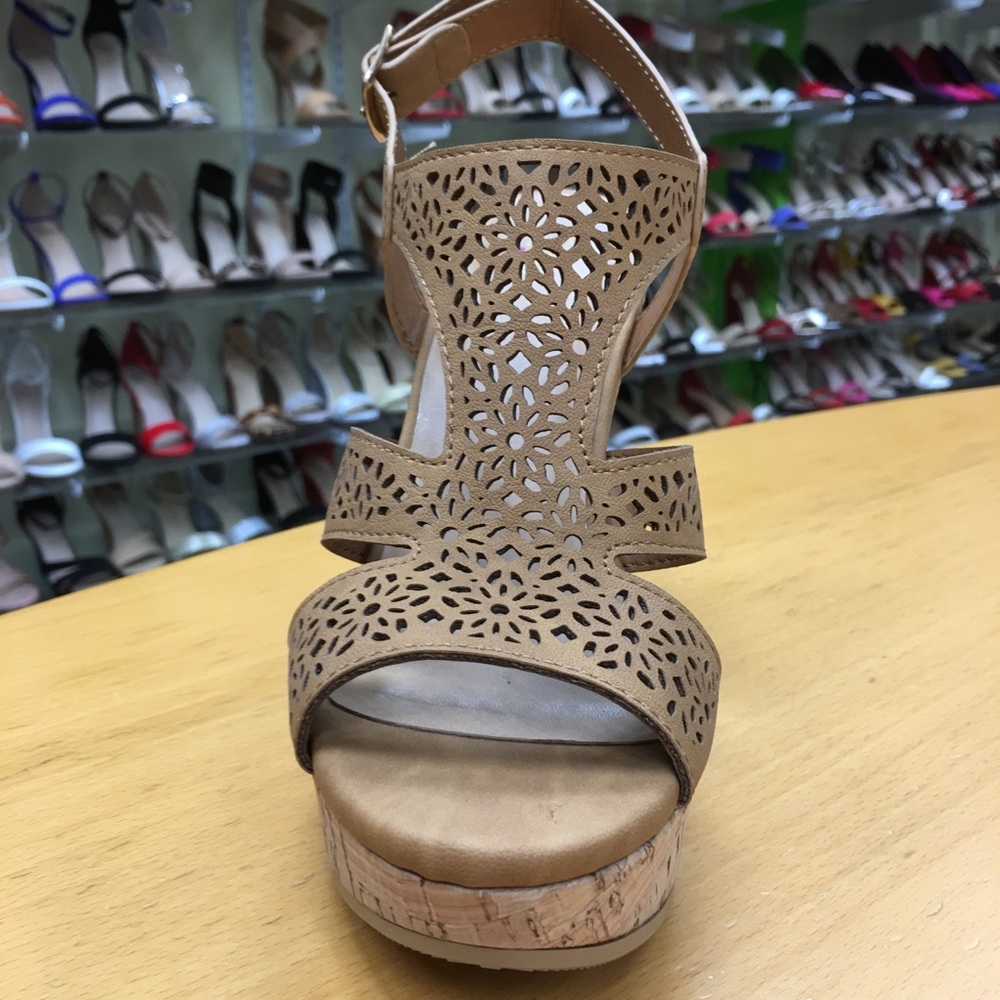 1 Left! Delicious Tan Cork Platform Wedge Sandal - Picture 8 of 8